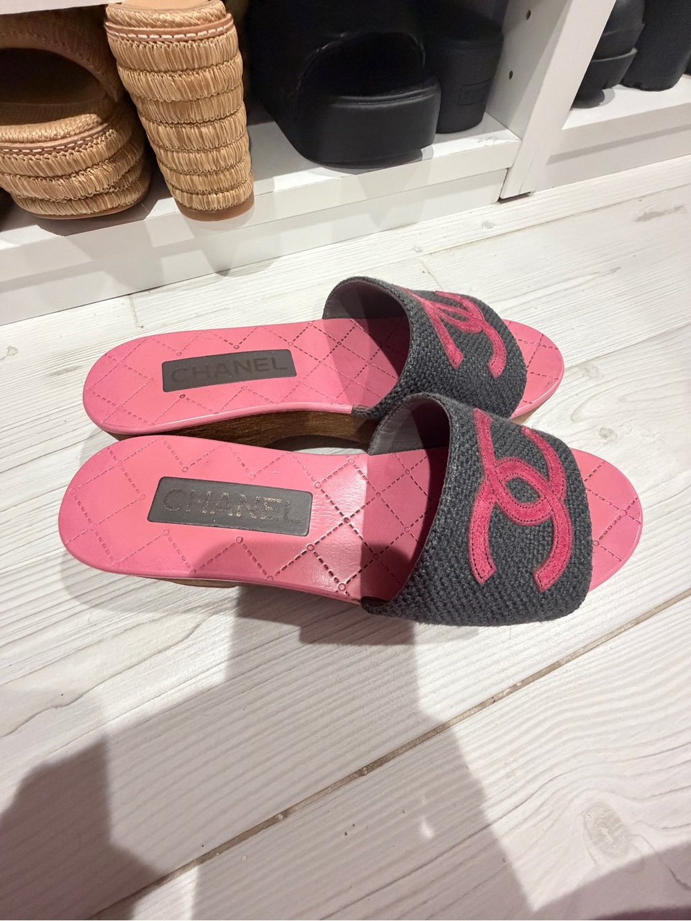 Chanel blue with pink CC - Picture 2 of 8
